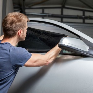 Chia sẻ kinh nghiệm dán kính chống nóng cho xe ô tô